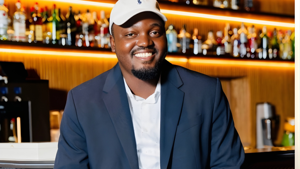 Abdoul Aziz Lo, l’entrepreneur qui fait dialoguer la rue, le digital et l’expérience premium à Dakar